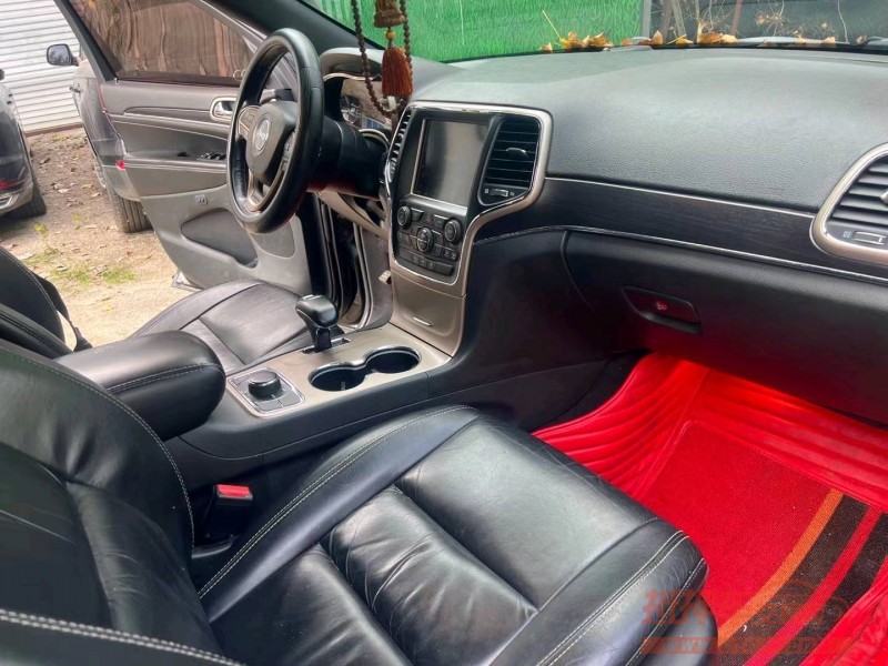 徐州14年Jeep大切诺基6