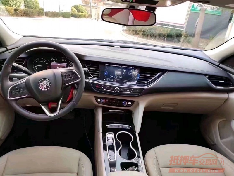 济宁21年别克君威5