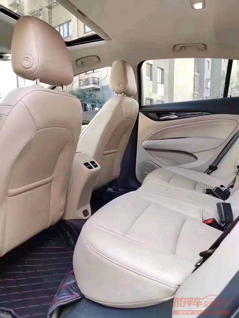 济宁21年别克君威6