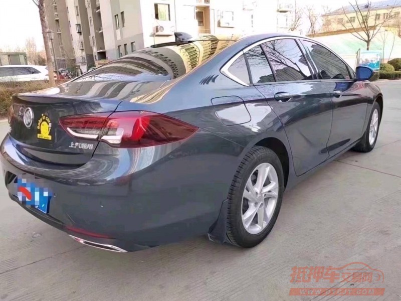 济宁21年别克君威7