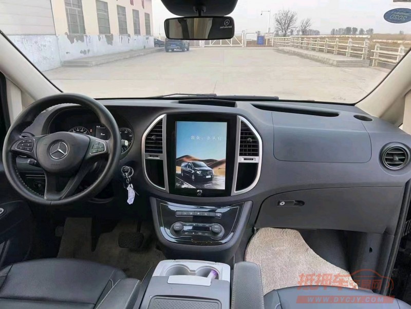 天津18年奔驰威霆4