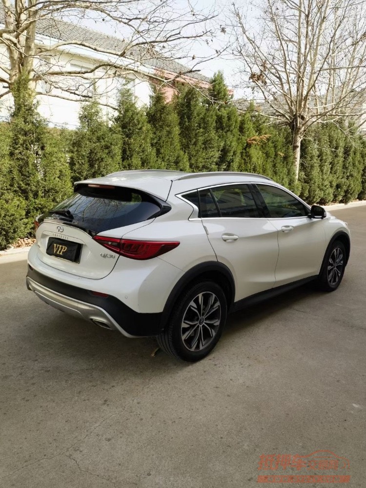 青島17年英菲尼迪QX307