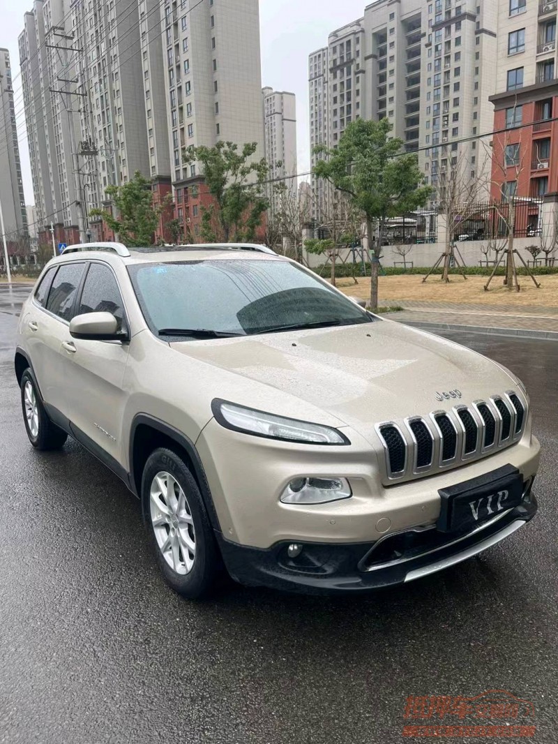 淮南16年Jeep自由光3