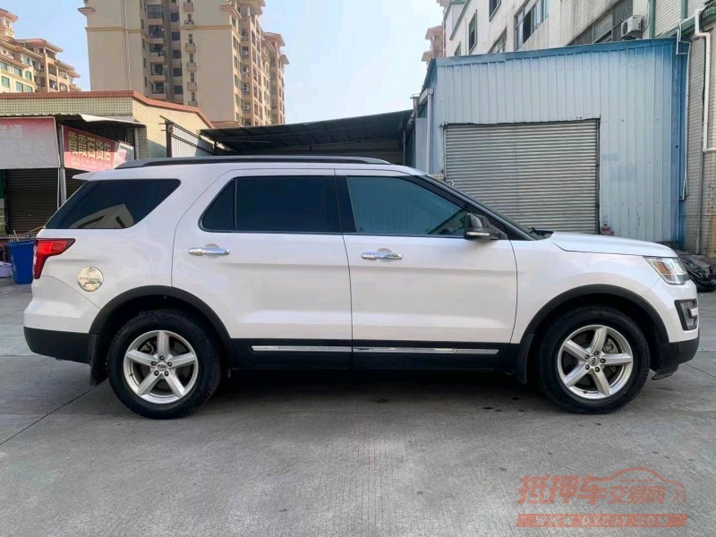 中山17年福特探险者2