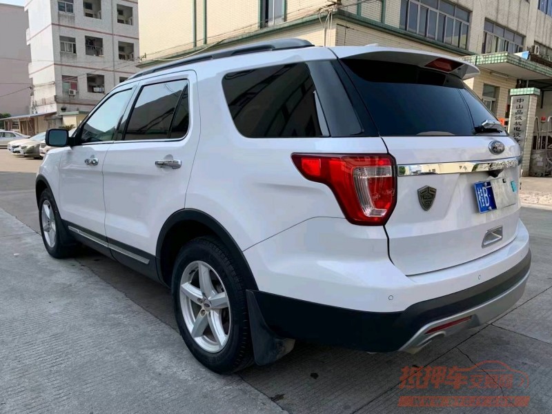 中山17年福特探险者5