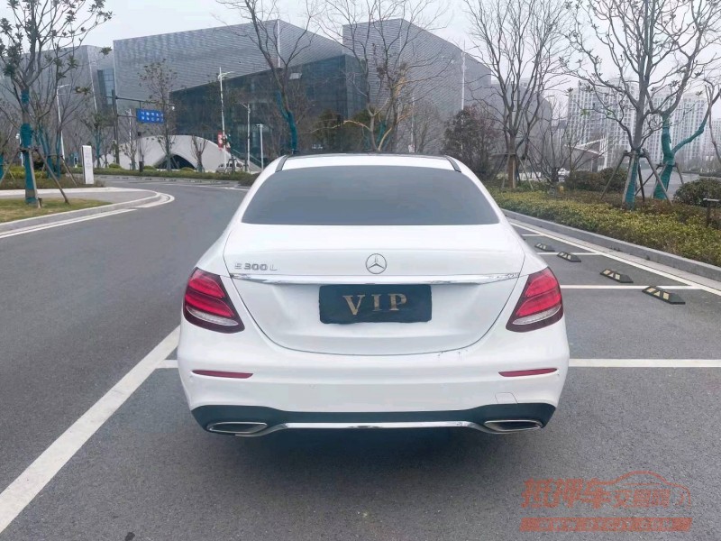 广州19年奔驰E8
