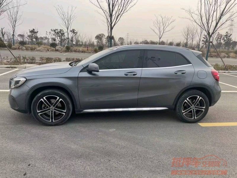 徐州18年奔驰GLA3