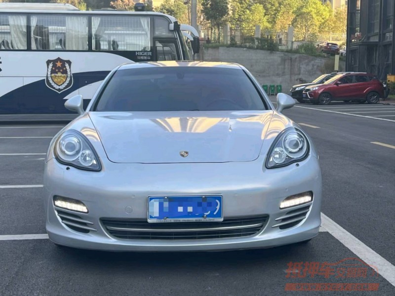 重庆13年保时捷帕拉梅拉1