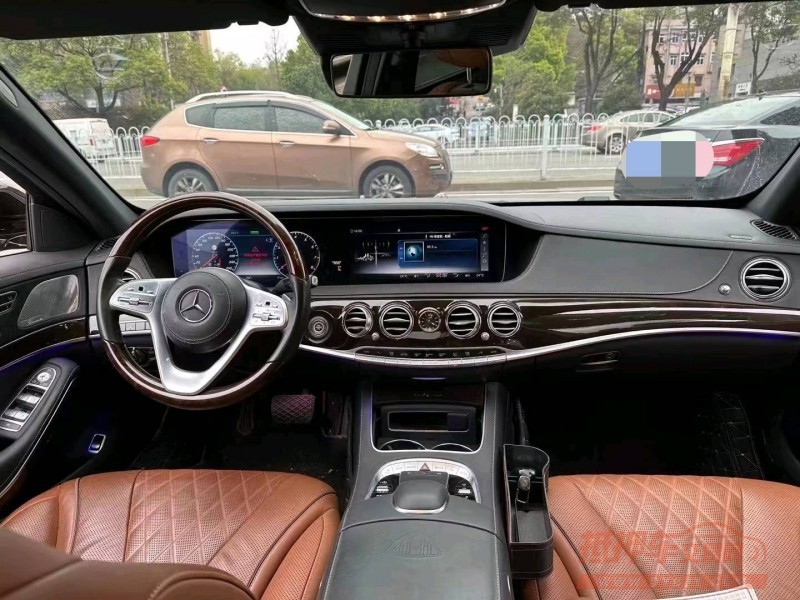 广州21年奔驰迈巴赫S级4