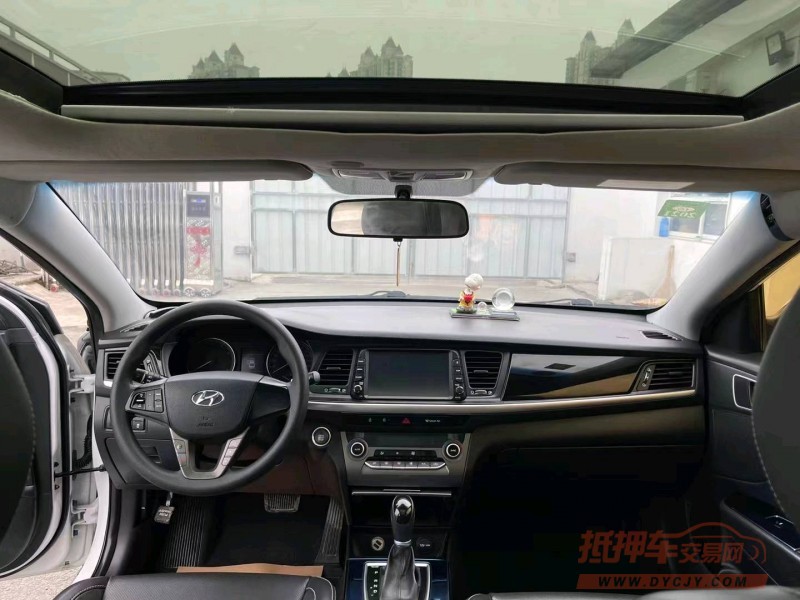 宜昌17年现代名图8