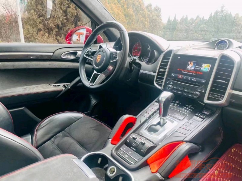 济南17年保时捷卡宴4