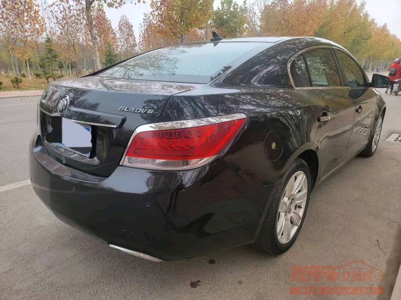 枣庄10年别克君越3