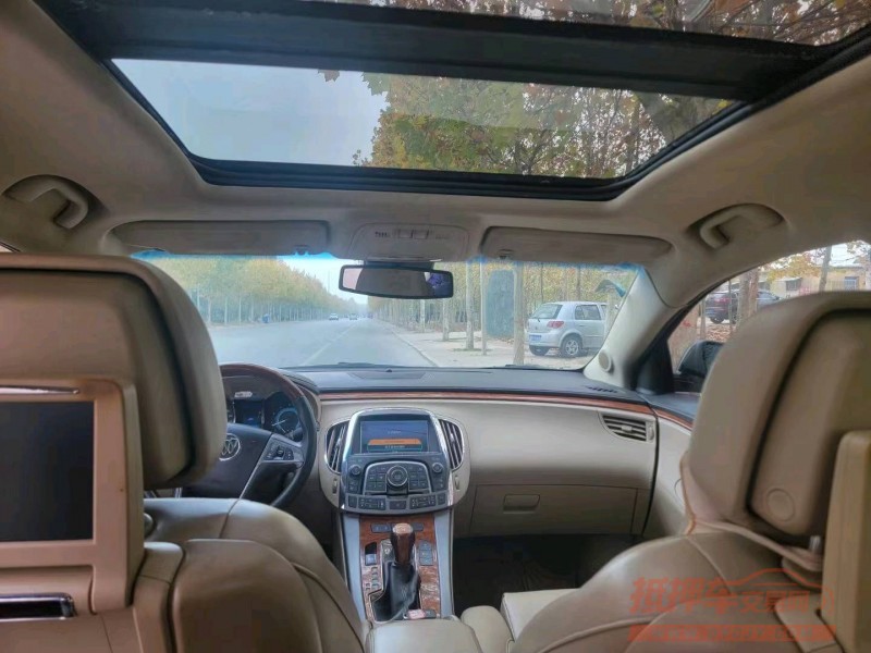 枣庄10年别克君越8