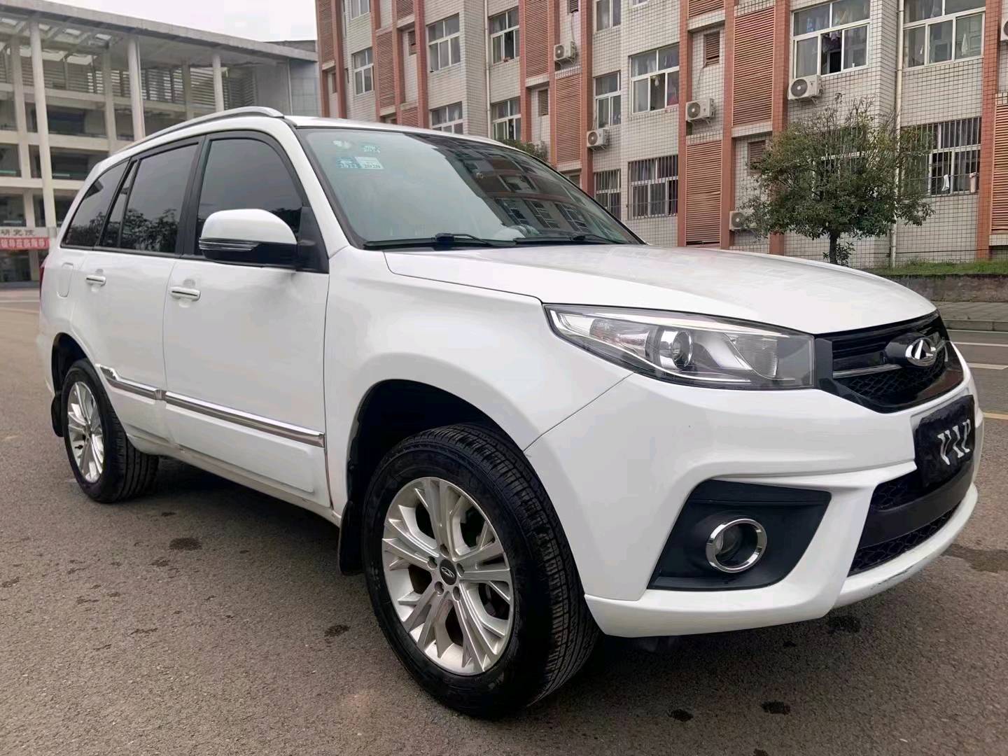 成都16年奇瑞瑞虎32