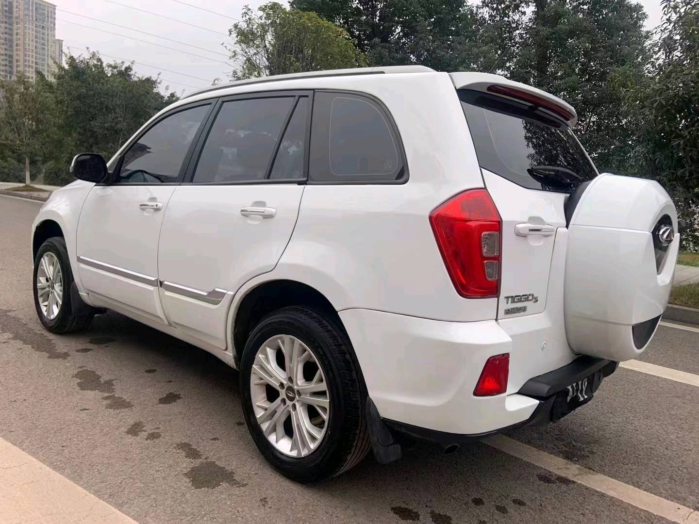 成都16年奇瑞瑞虎37