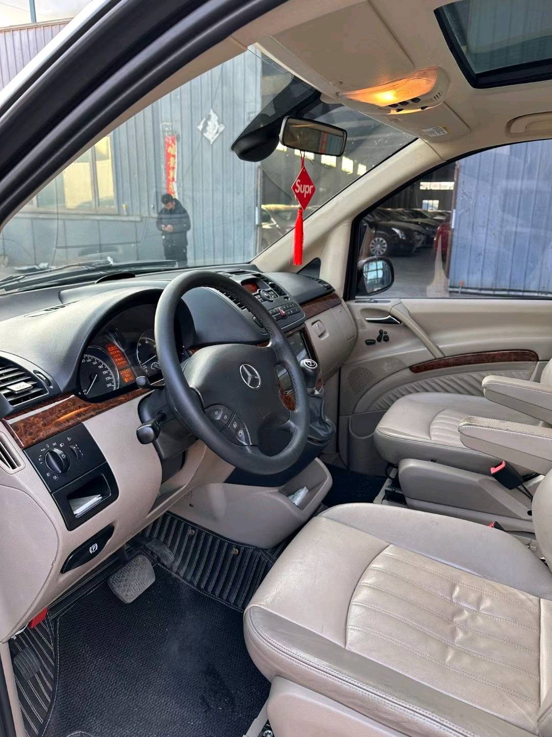 沈阳10年奔驰唯雅诺9