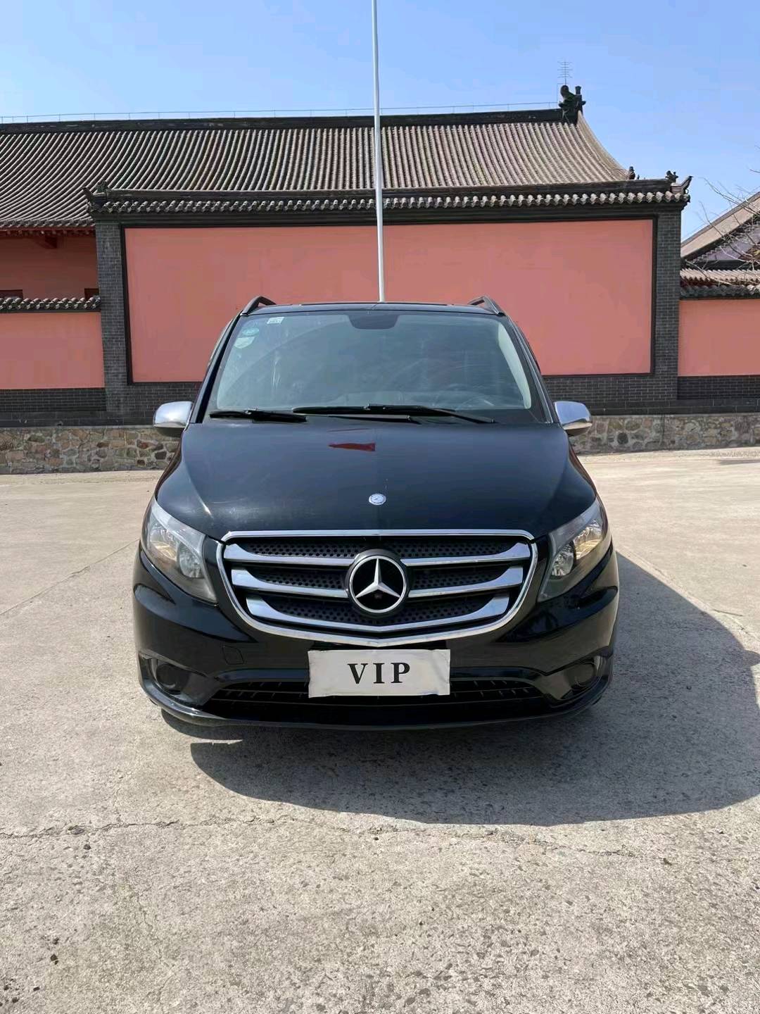 青岛17年奔驰威霆1