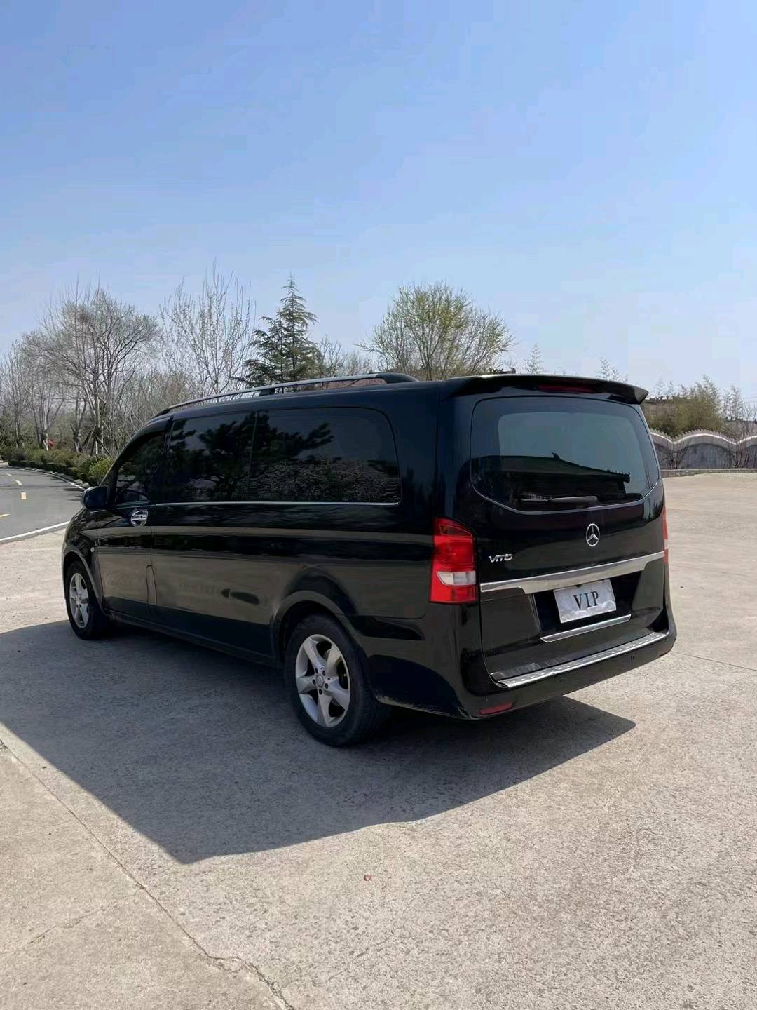 青岛17年奔驰威霆4