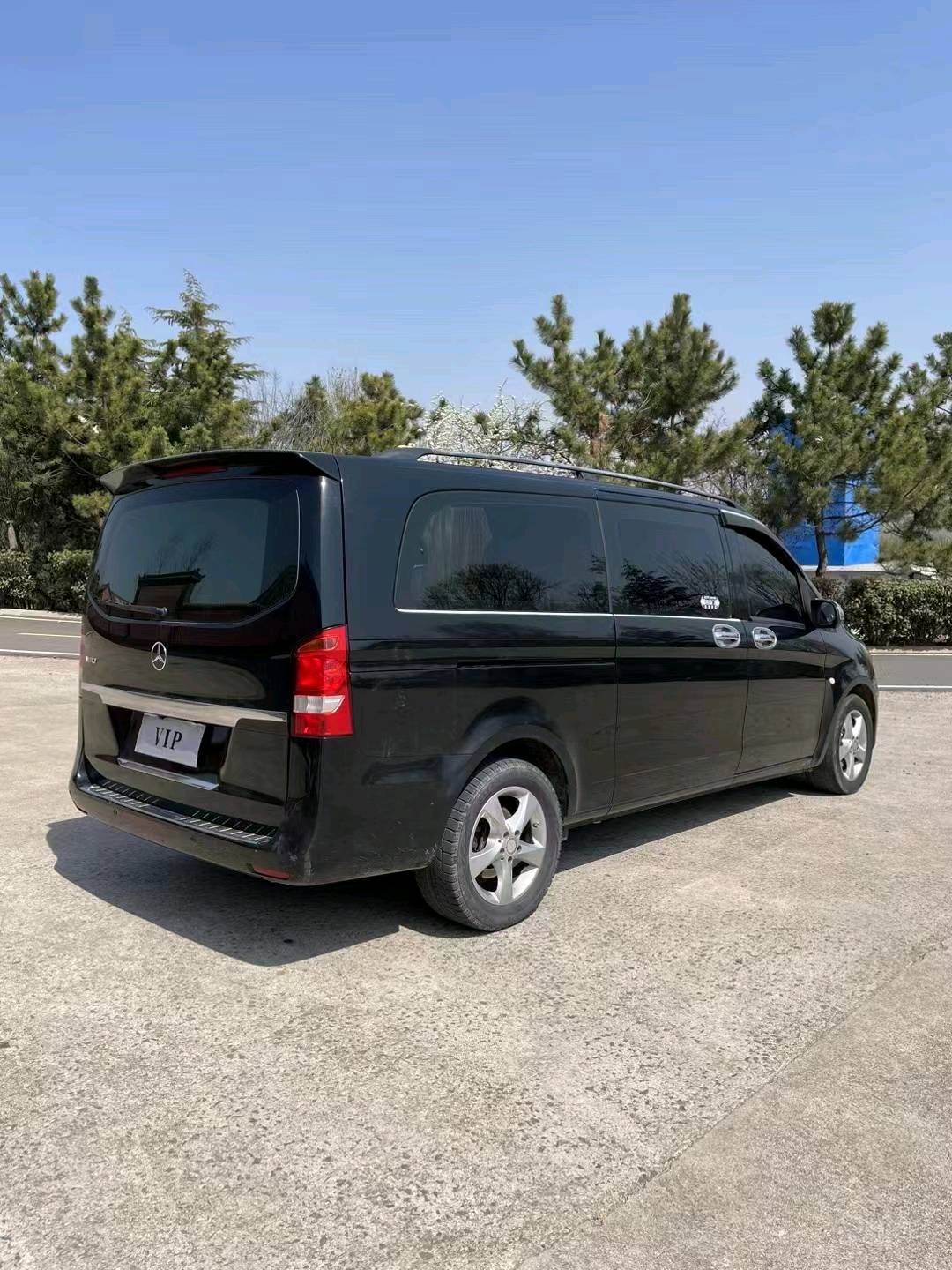 青岛17年奔驰威霆7