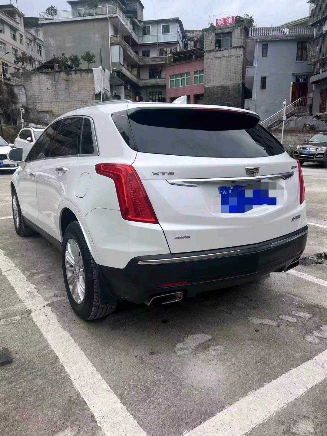重庆16年凯迪拉克XT52