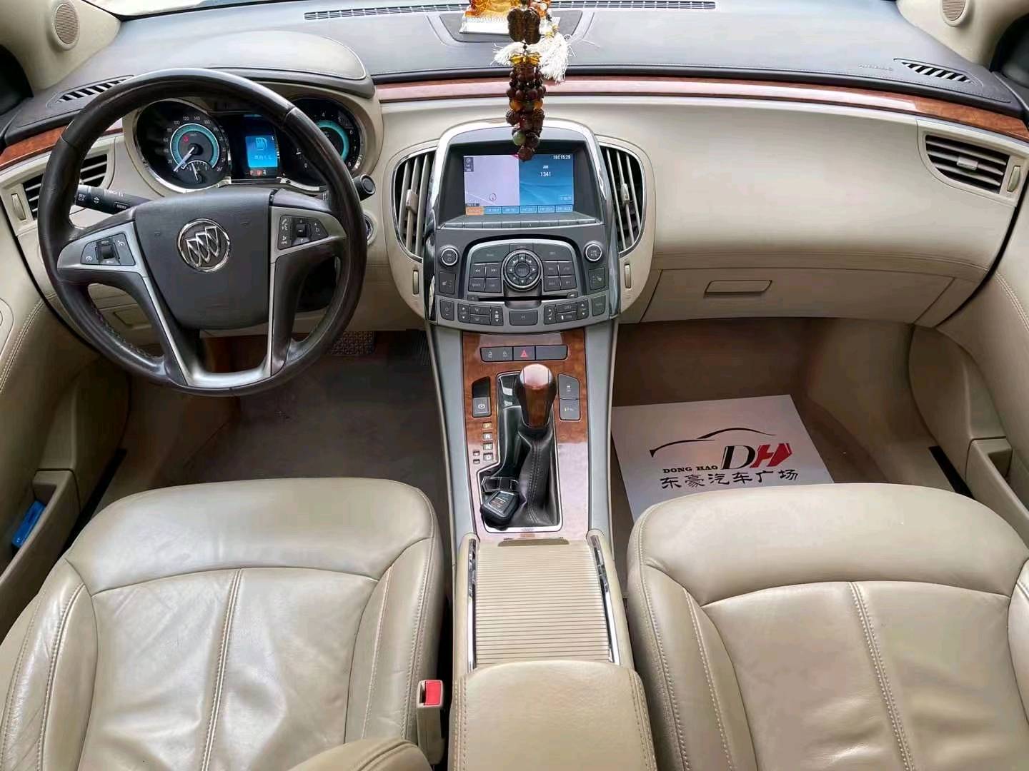 济宁13年别克君越5