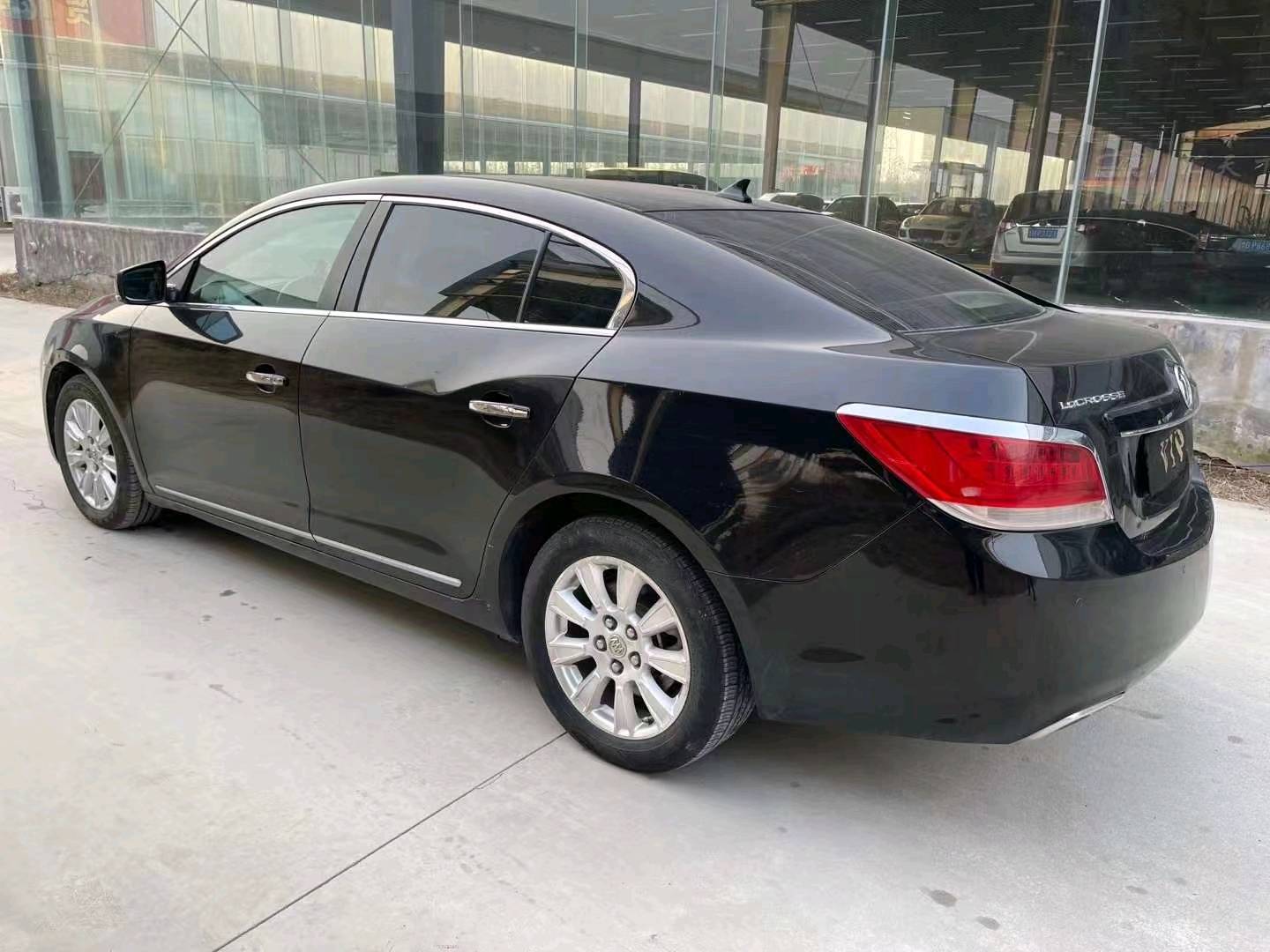 济宁13年别克君越8