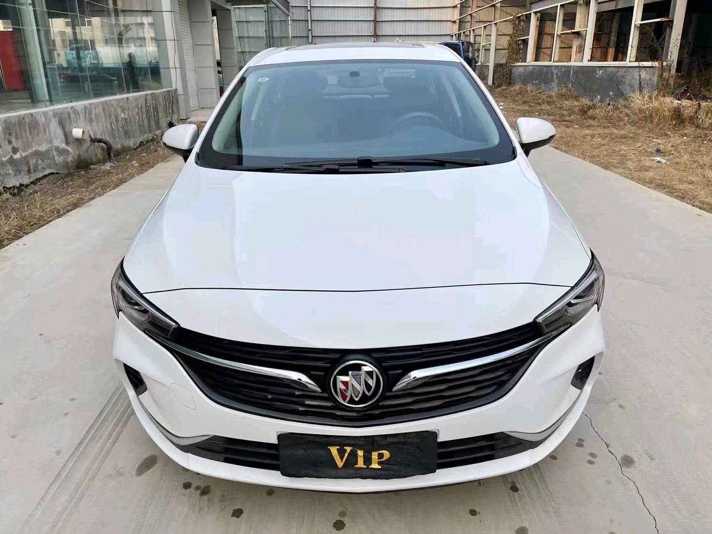 济宁21年别克威朗1