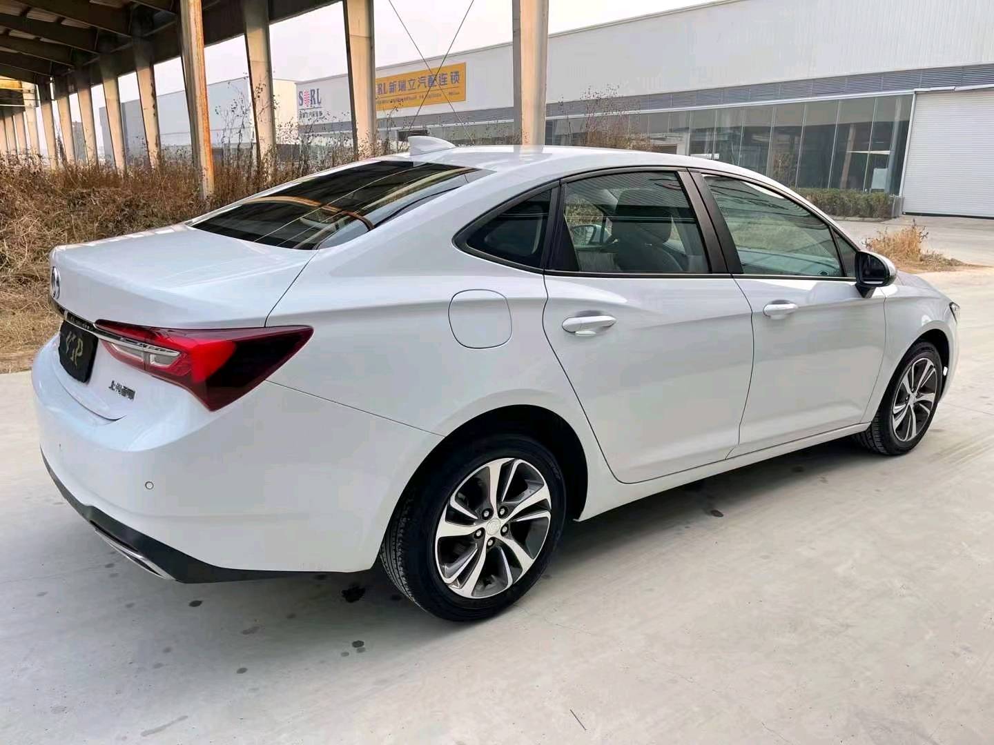 济宁21年别克威朗8