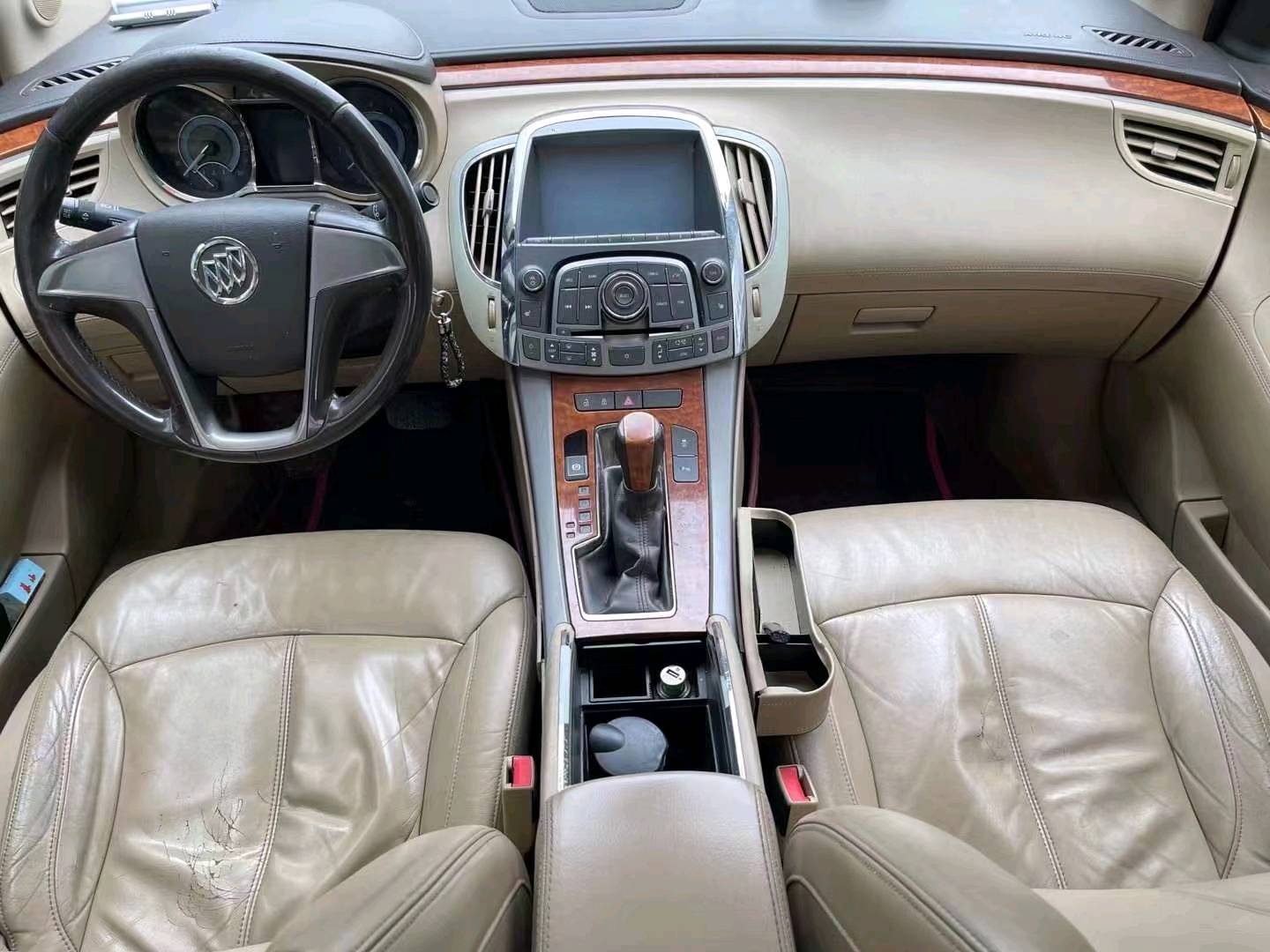 济宁11年别克君越4