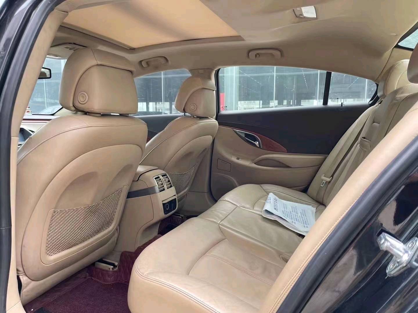 济宁11年别克君越6