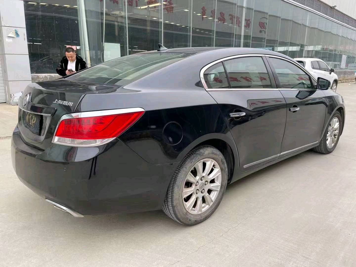 济宁11年别克君越8