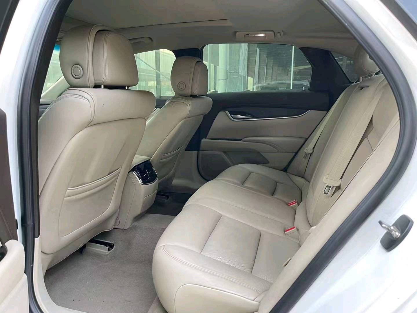 济宁13年凯迪拉克XTS6