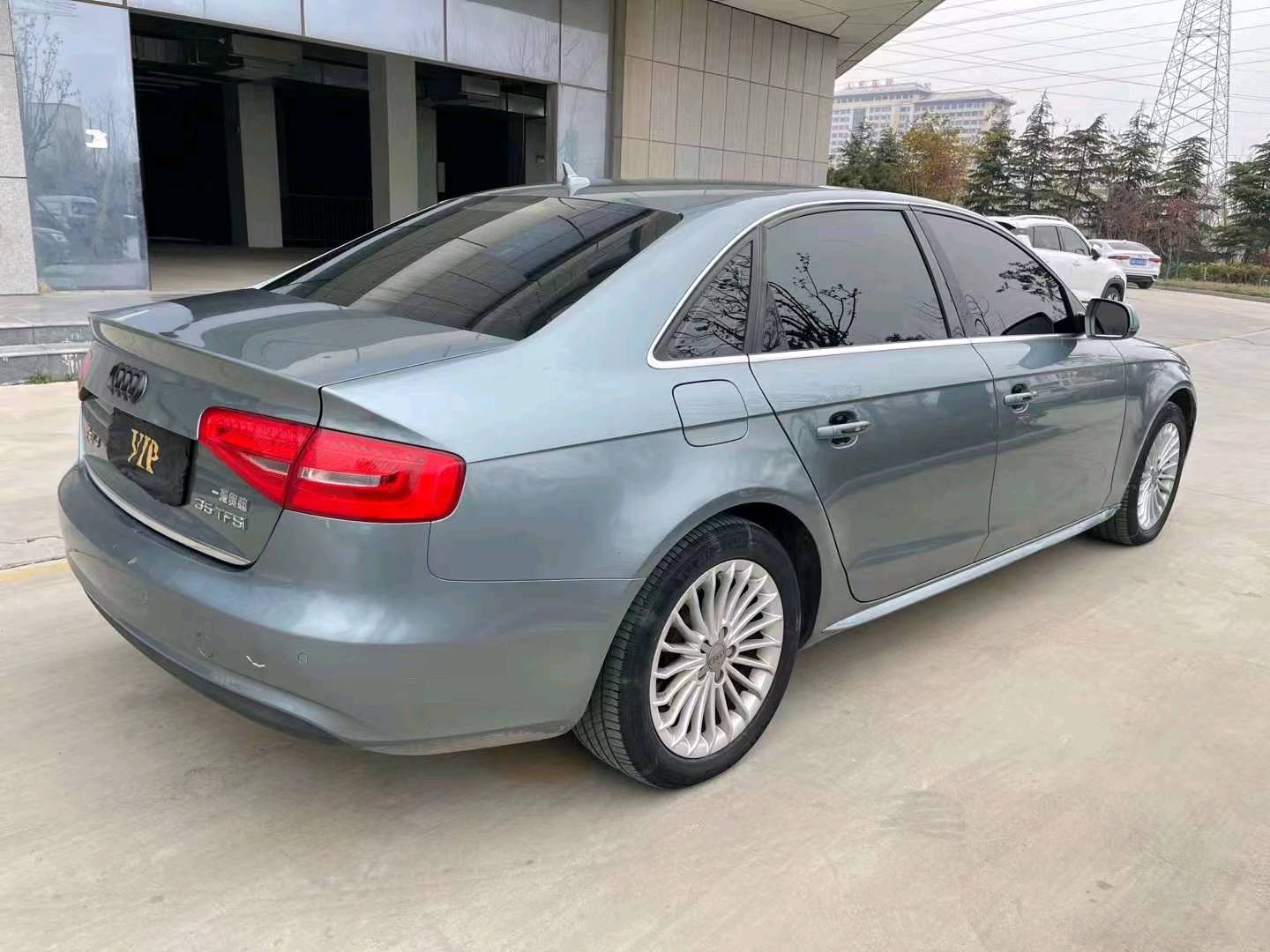 济宁14年奥迪A4L8