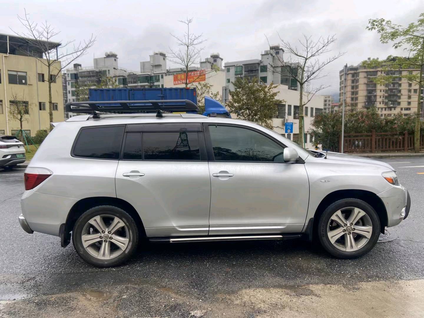 广州10年丰田汉兰达4