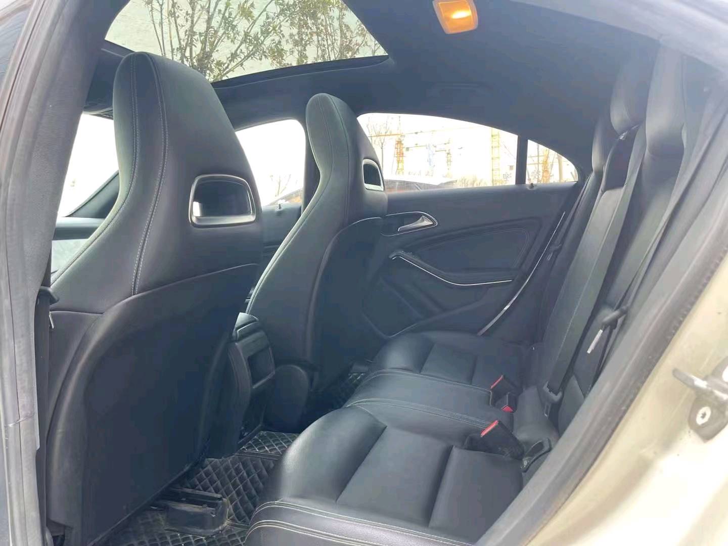 济宁17年奔驰CLA4