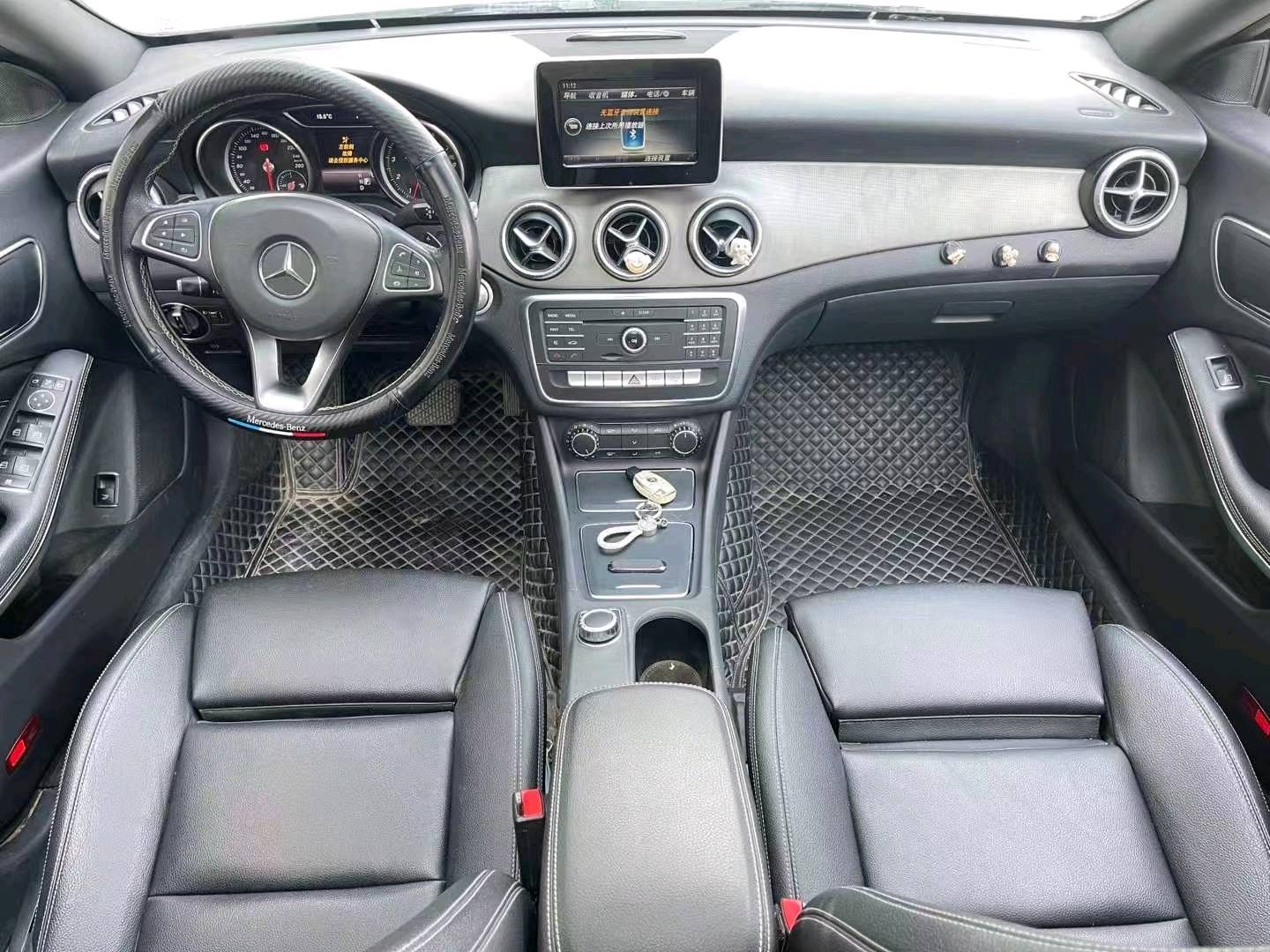 济宁17年奔驰CLA5