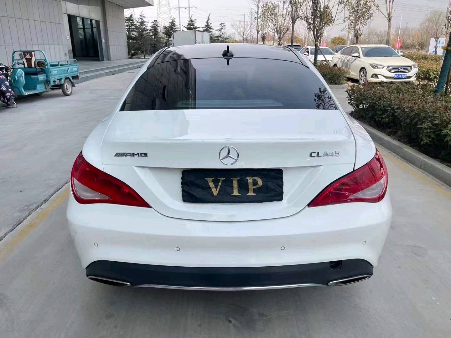 济宁17年奔驰CLA9