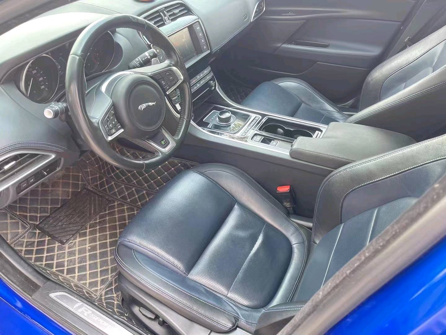 济宁17年捷豹XE6