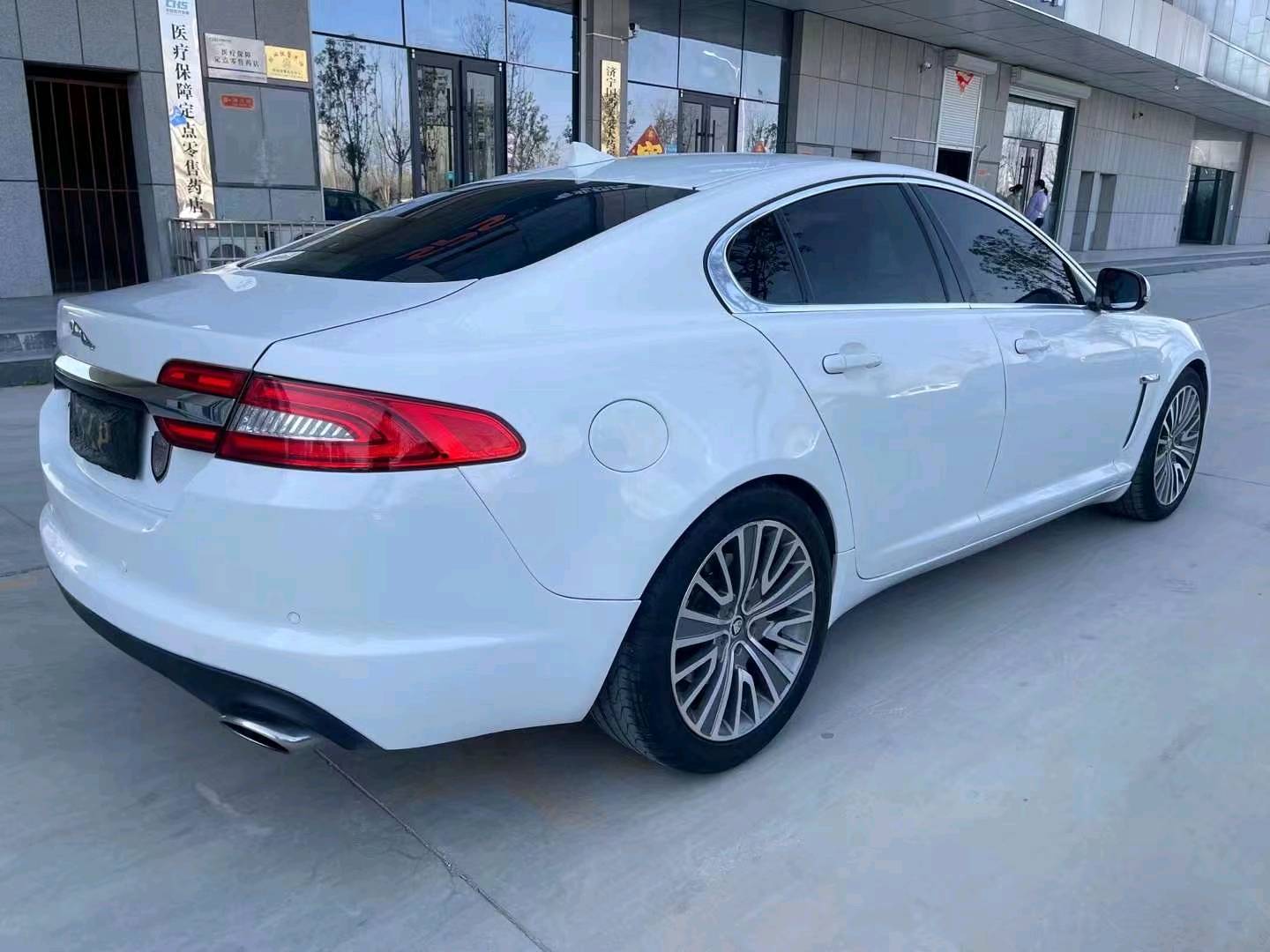 济宁15年捷豹XF8