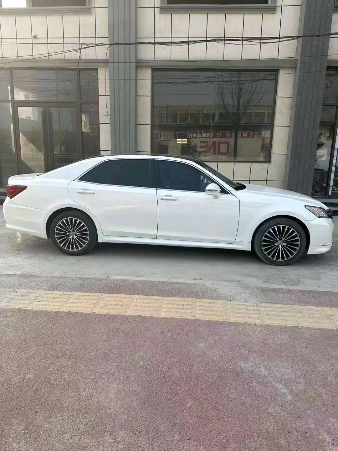 菏泽17年丰田皇冠3
