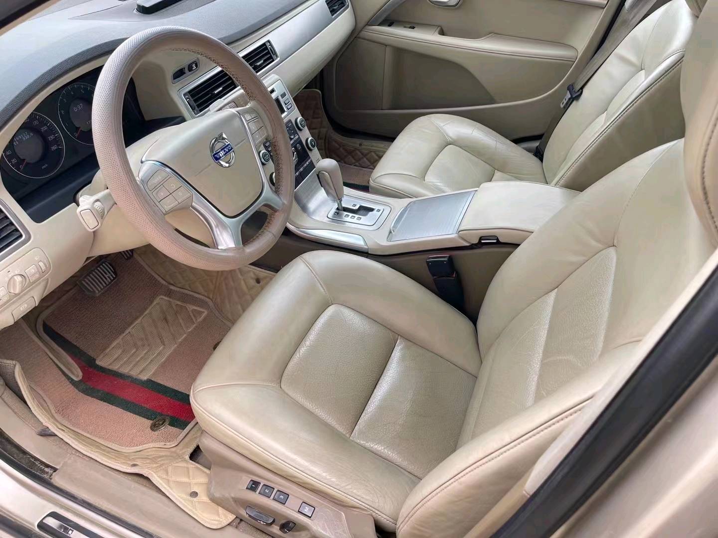 济宁11年沃尔沃S60L新能源6