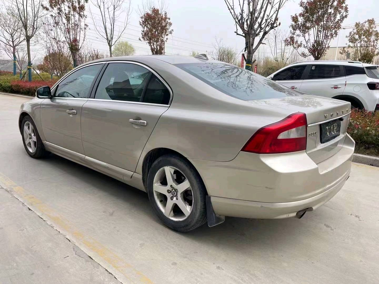 济宁11年沃尔沃S60L新能源7