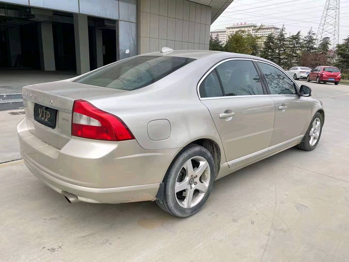 济宁11年沃尔沃S60L新能源8