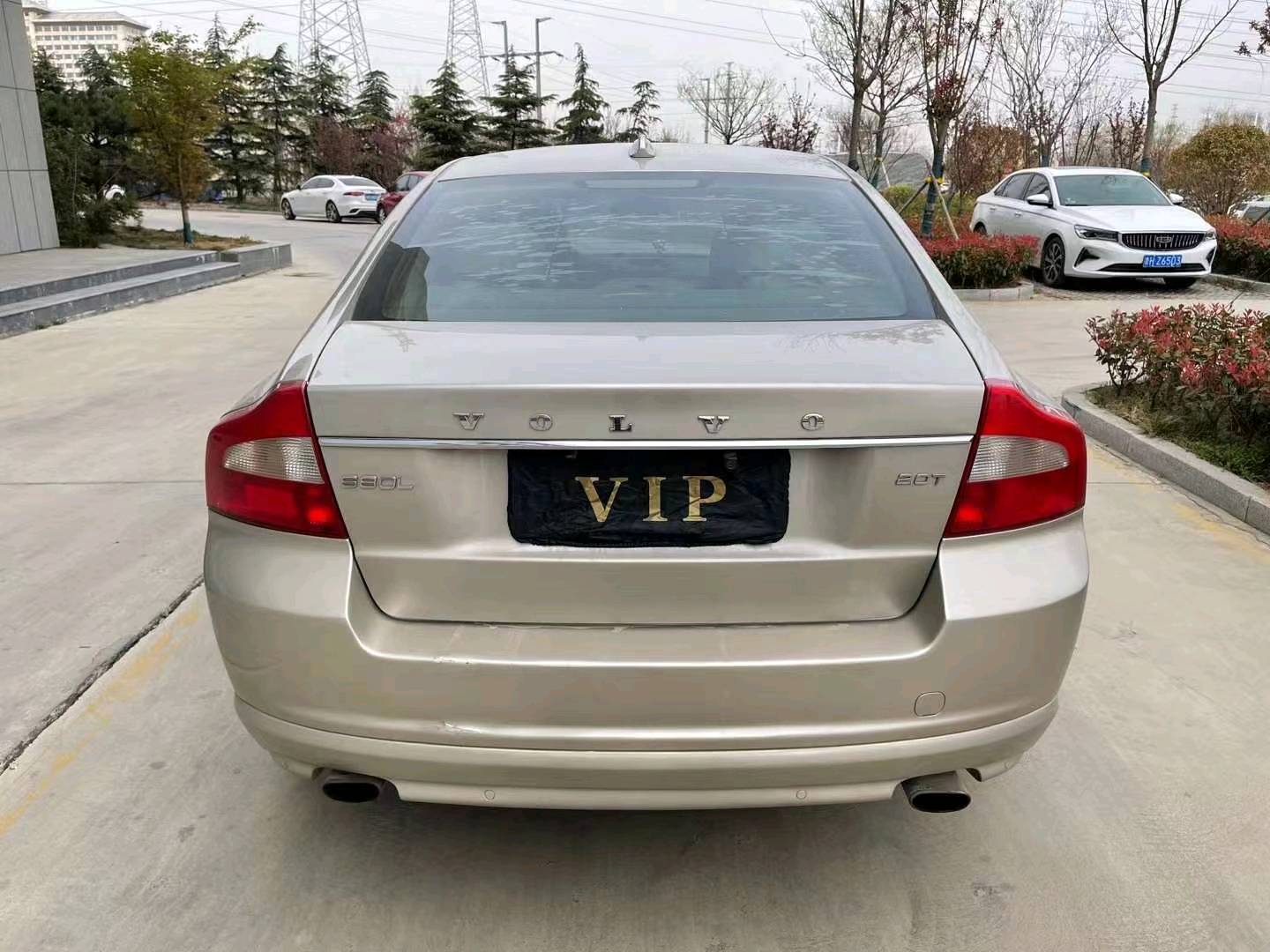 济宁11年沃尔沃S60L新能源9