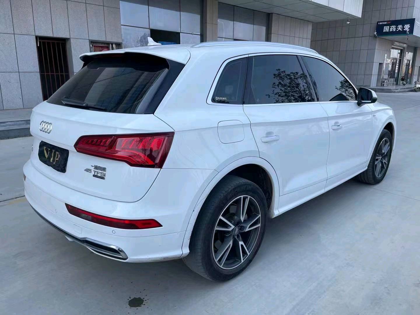 济宁19年奥迪Q58