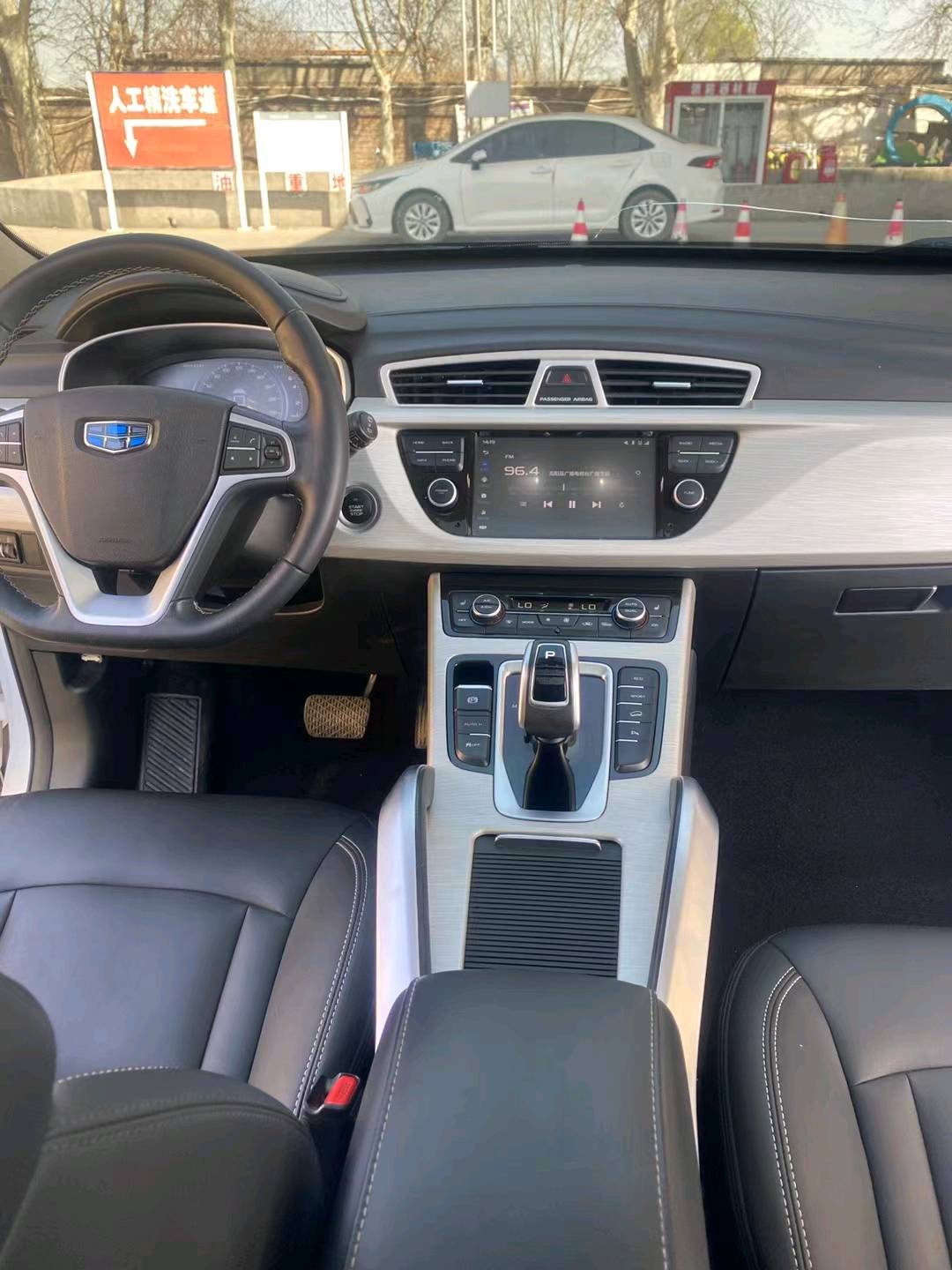 保定19年吉利博越7