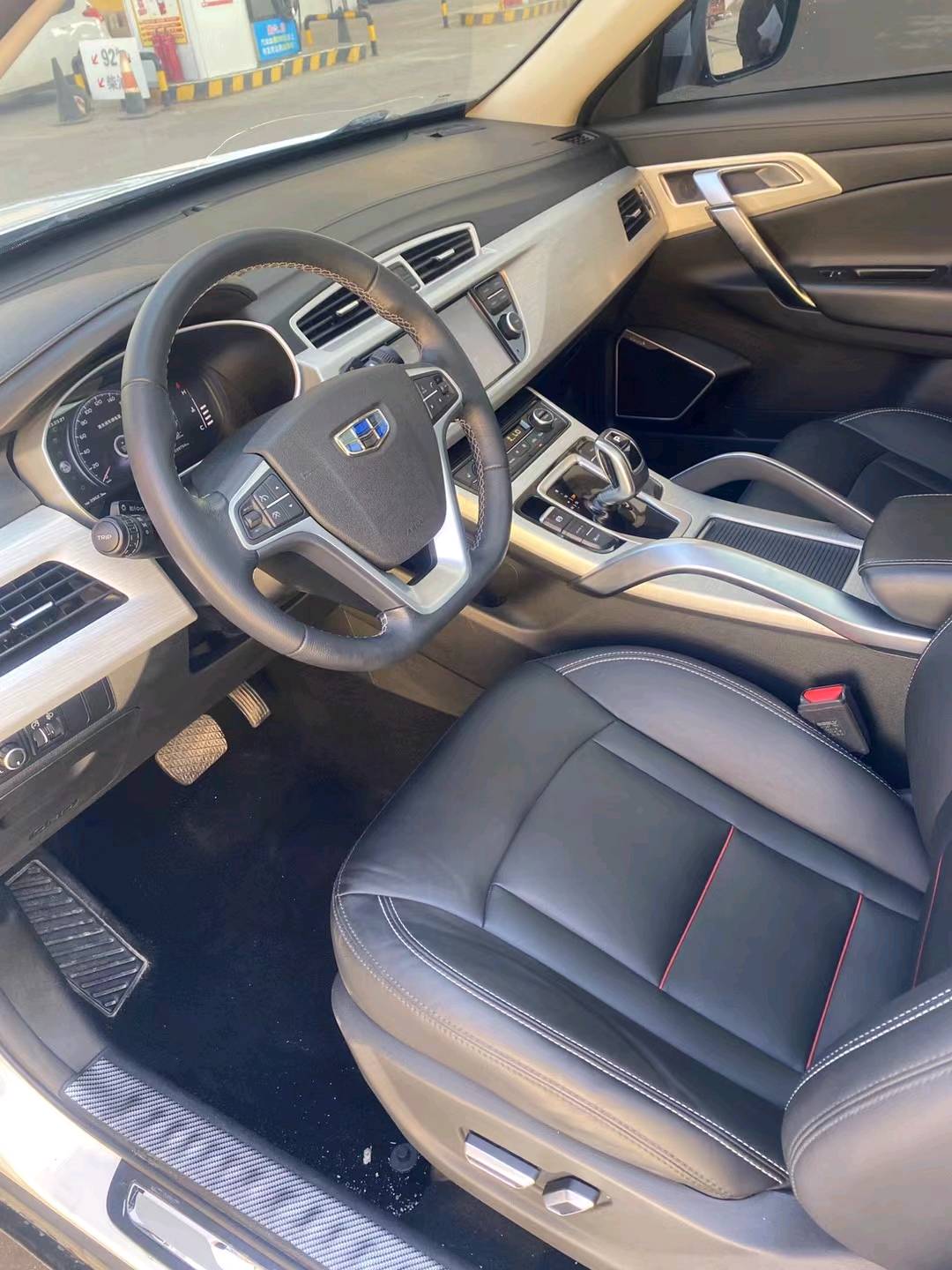 保定19年吉利博越8