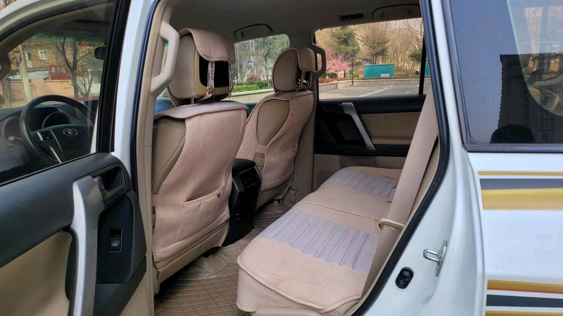 青岛12年丰田普拉多6