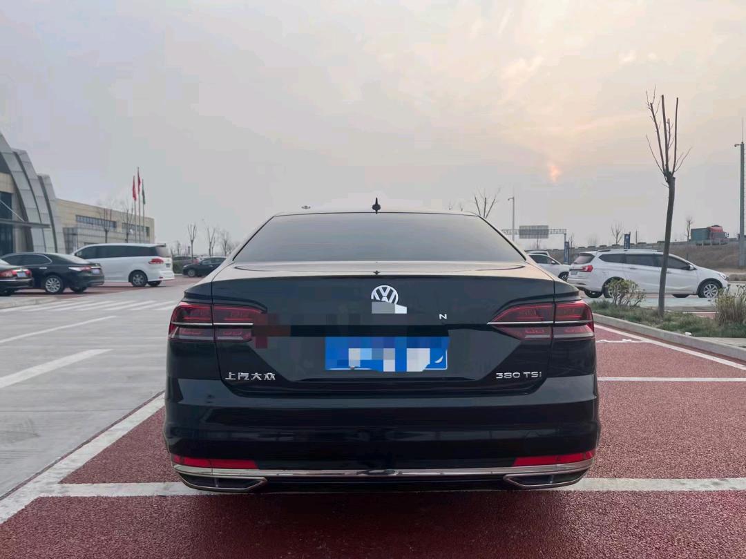 济南17年大众辉昂9