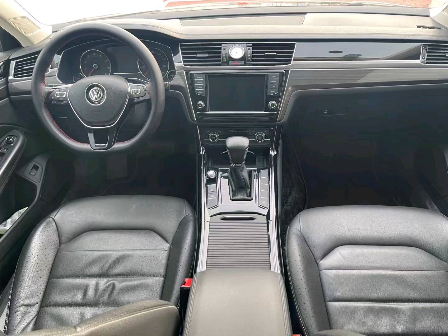 济南17年大众辉昂8